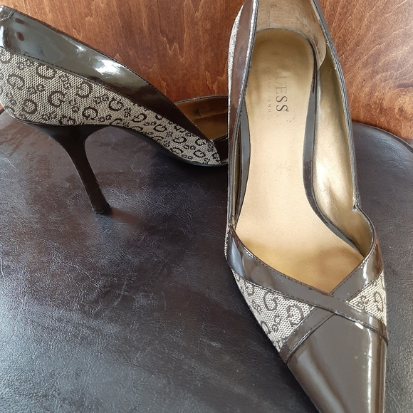 Guess by Marciano Ladies Patent logo Pump - Picture 10 of 10